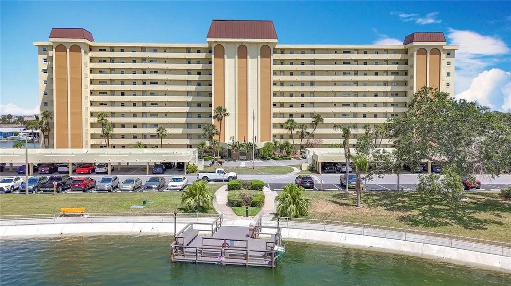 4725 Cove Circle St Petersburg FL 33708