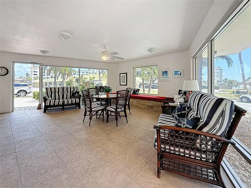 4725 Cove Circle St Petersburg FL 33708
