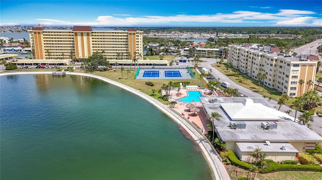 4725 Cove Circle St Petersburg FL 33708