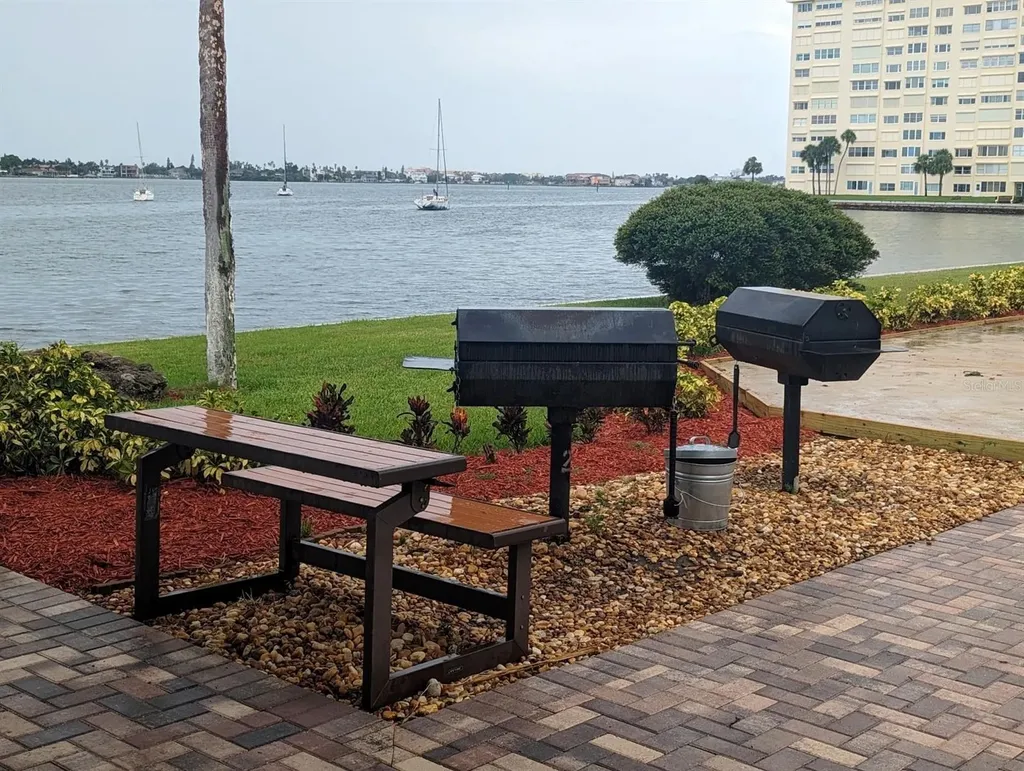 4725 Cove Circle St Petersburg FL 33708