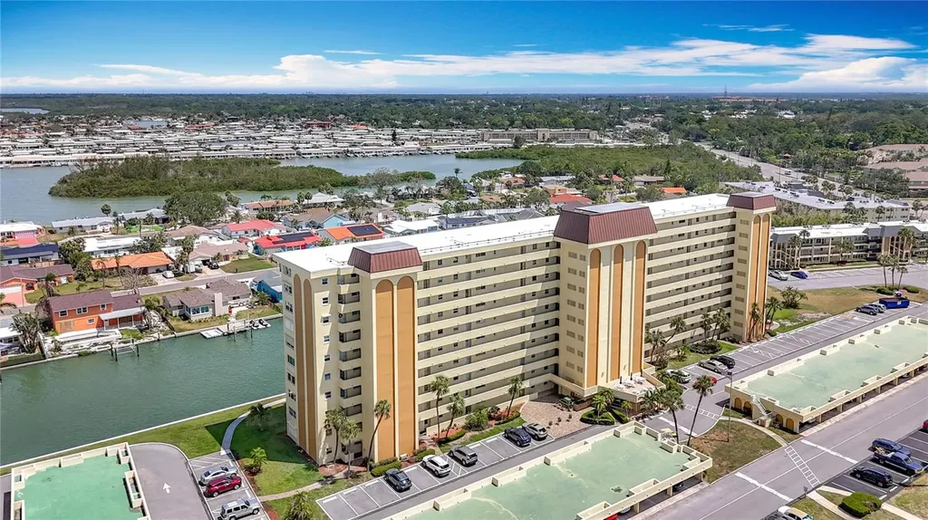 4725 Cove Circle St Petersburg FL 33708
