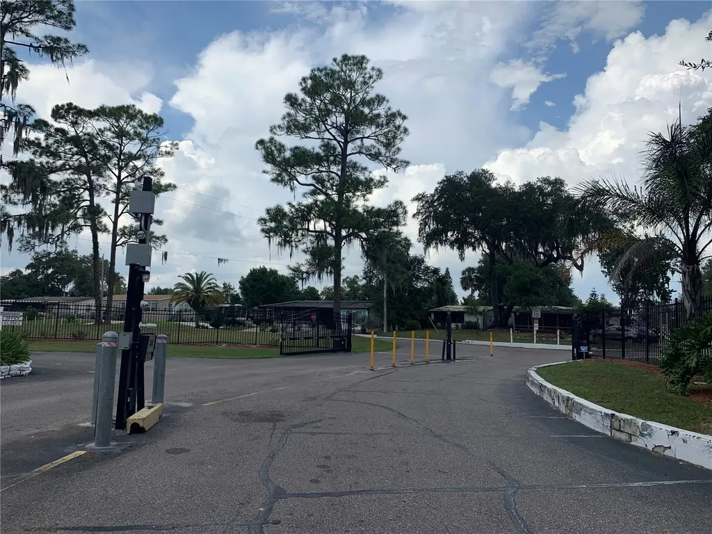 162 Leisure World Drive N Debary FL 32713
