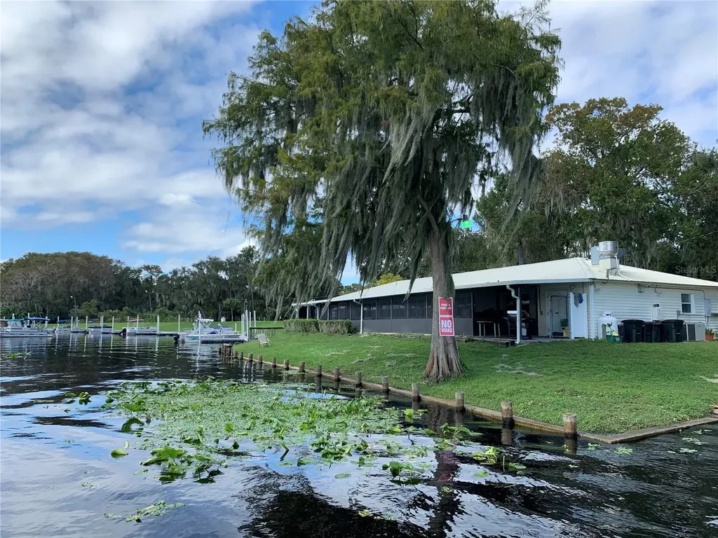 162 Leisure World Drive N Debary FL 32713