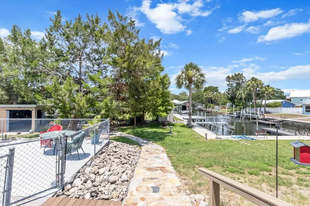 2542 N Regatta Point Crystal River FL 34429