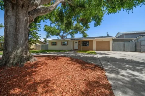 6282 41st Avenue N St Petersburg FL 33709