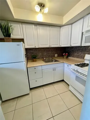 1921 58th Avenue N St Petersburg FL 33714