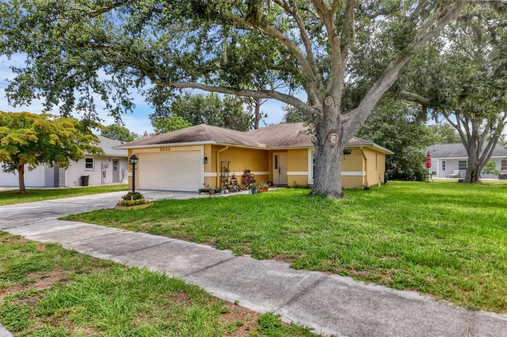 5823 Helen Way Sarasota FL 34243