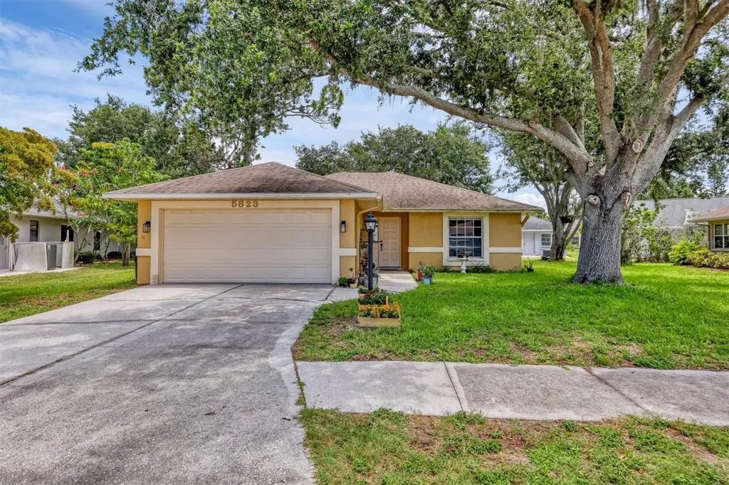 5823 Helen Way Sarasota FL 34243