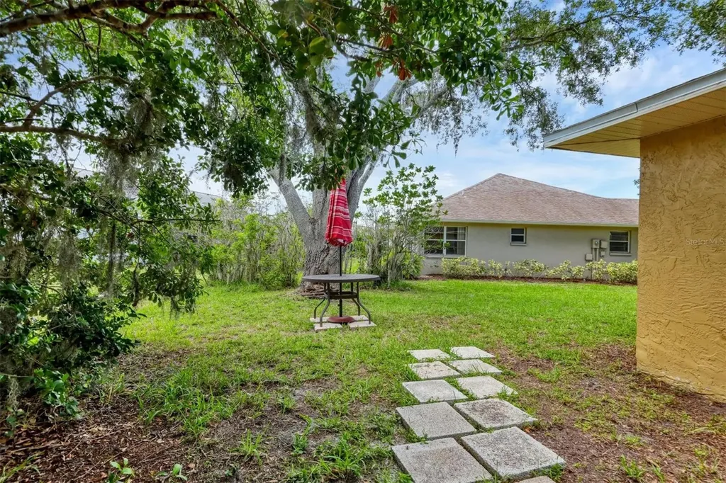 5823 Helen Way Sarasota FL 34243