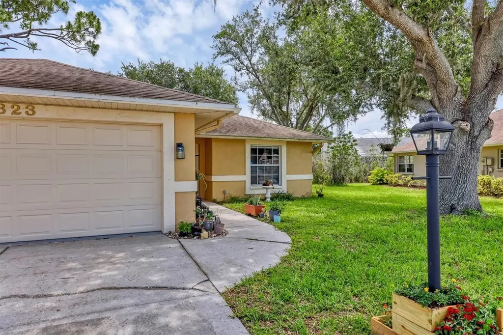 5823 Helen Way Sarasota FL 34243