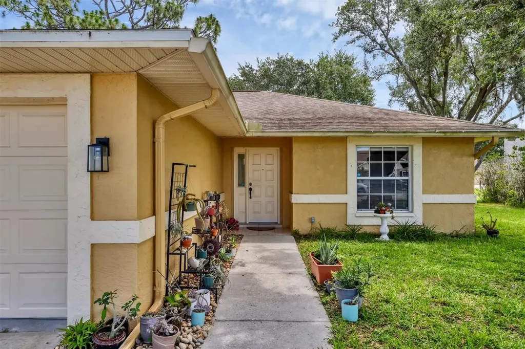 5823 Helen Way Sarasota FL 34243