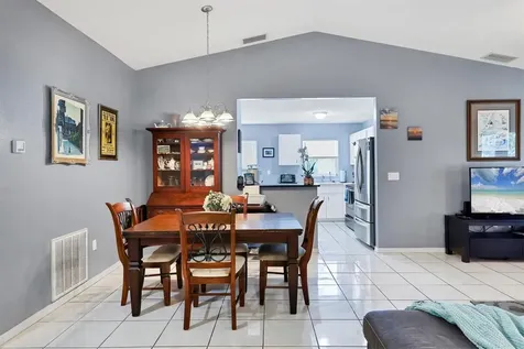 5823 Helen Way Sarasota FL 34243