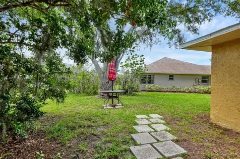 5823 Helen Way Sarasota FL 34243