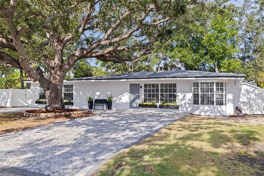 4609 S Shamrock Road Tampa FL 33611