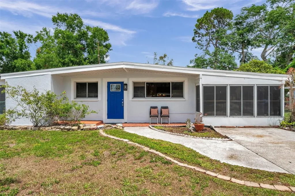 2012 Warrington Way Tampa FL 33619