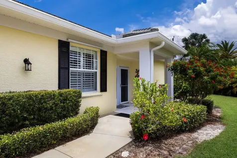 915 SW Barclay Court Venice FL 34293