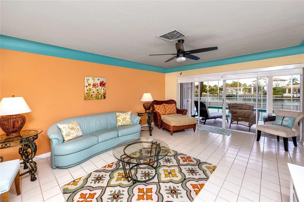 2096 Massachusetts Avenue NE St Petersburg FL 33703