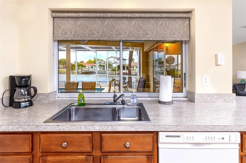 2096 Massachusetts Avenue NE St Petersburg FL 33703