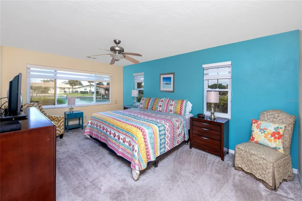 2096 Massachusetts Avenue NE St Petersburg FL 33703