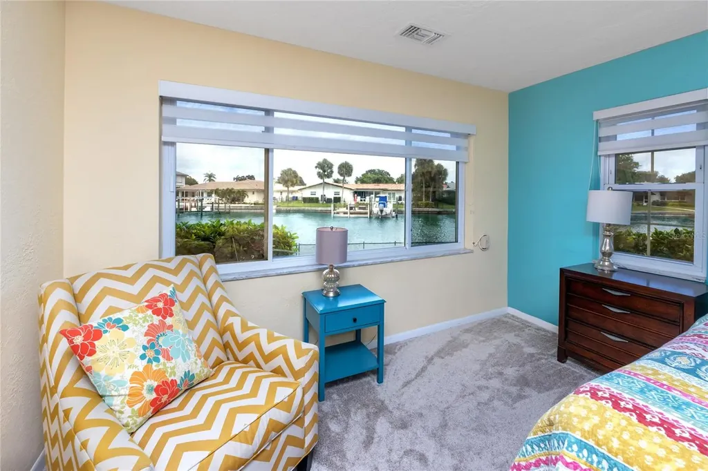 2096 Massachusetts Avenue NE St Petersburg FL 33703