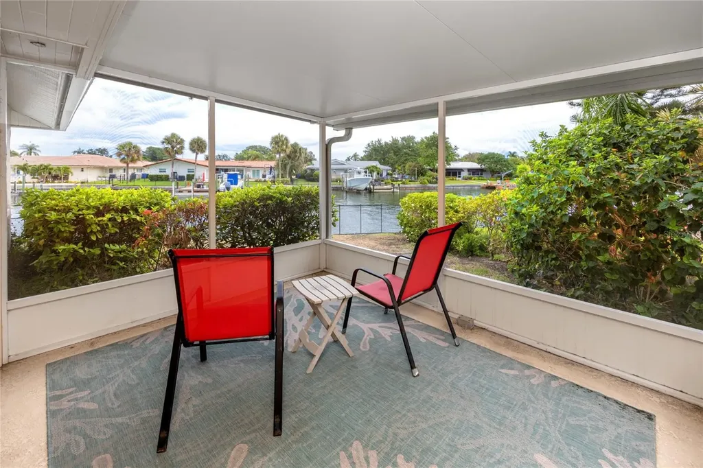 2096 Massachusetts Avenue NE St Petersburg FL 33703