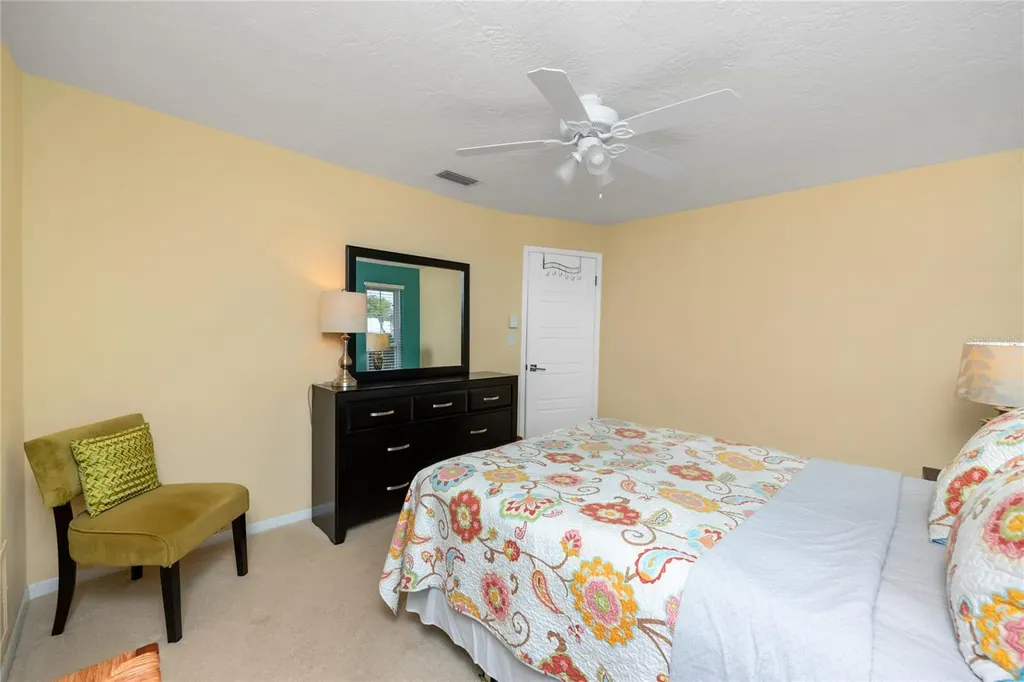 2096 Massachusetts Avenue NE St Petersburg FL 33703