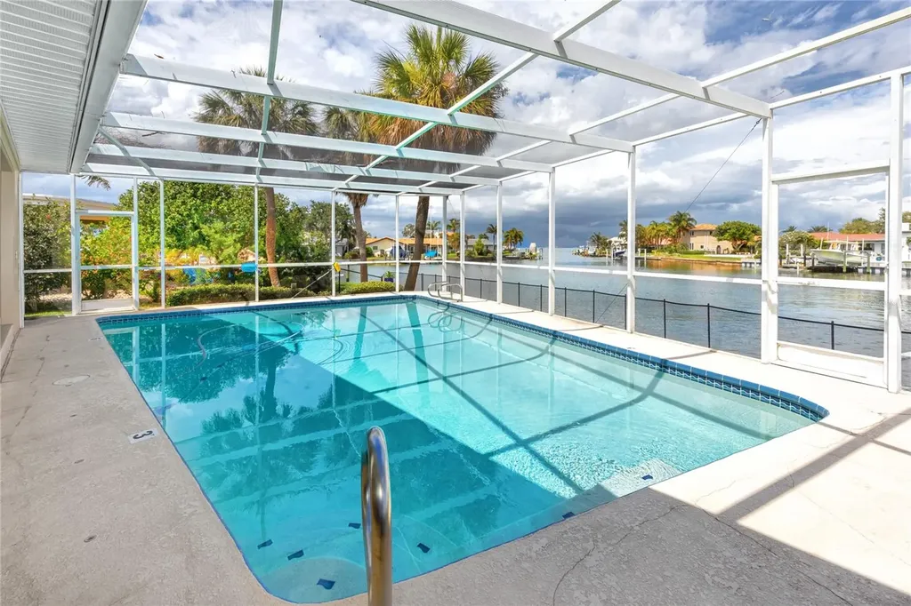 2096 Massachusetts Avenue NE St Petersburg FL 33703