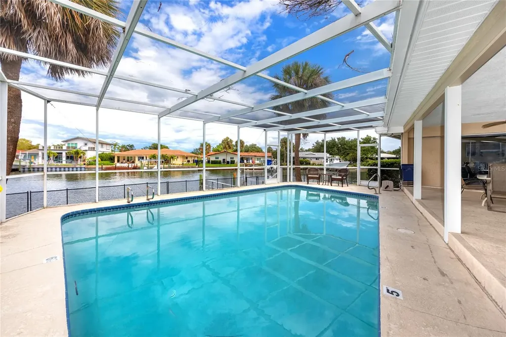 2096 Massachusetts Avenue NE St Petersburg FL 33703