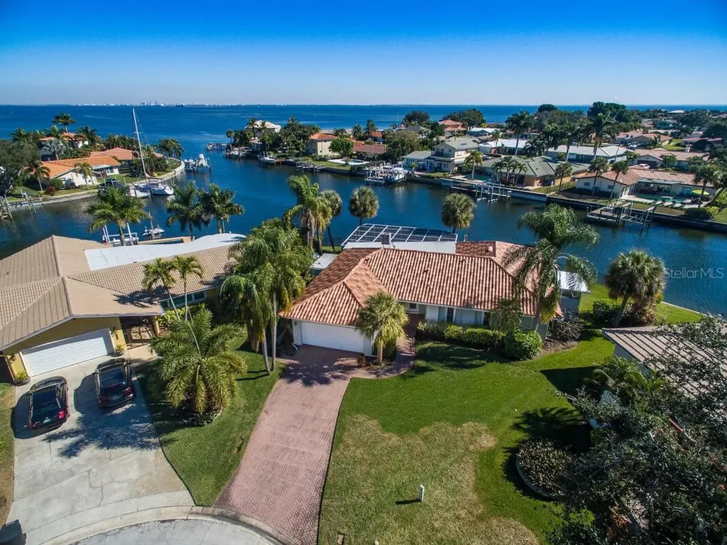 2096 Massachusetts Avenue NE St Petersburg FL 33703