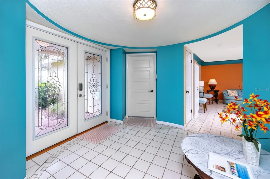 2096 Massachusetts Avenue NE St Petersburg FL 33703