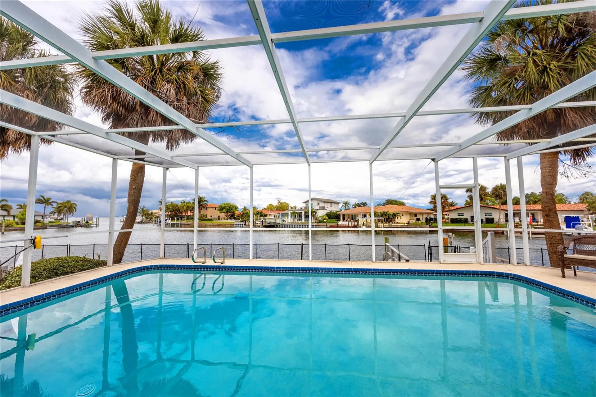 2096 Massachusetts Avenue NE St Petersburg FL 33703