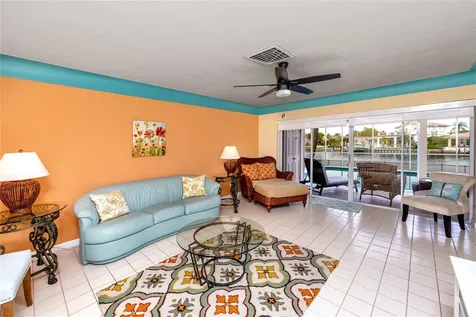 2096 Massachusetts Avenue NE St Petersburg FL 33703