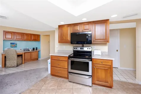 2096 Massachusetts Avenue NE St Petersburg FL 33703