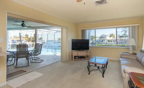 2096 Massachusetts Avenue NE St Petersburg FL 33703
