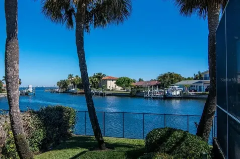2096 Massachusetts Avenue NE St Petersburg FL 33703