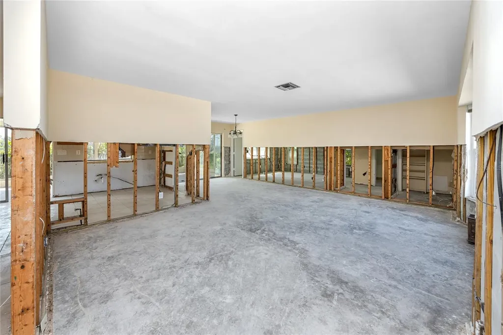 11465 7th Street E Treasure Island FL 33706