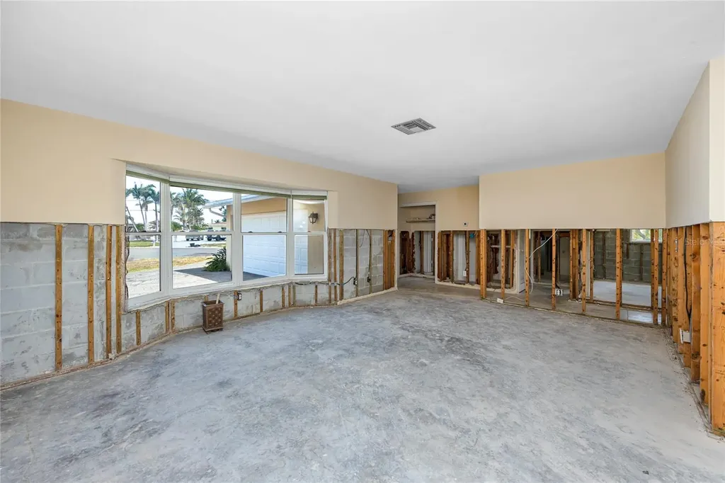 11465 7th Street E Treasure Island FL 33706