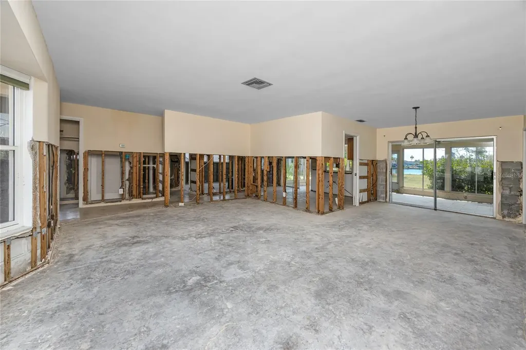 11465 7th Street E Treasure Island FL 33706