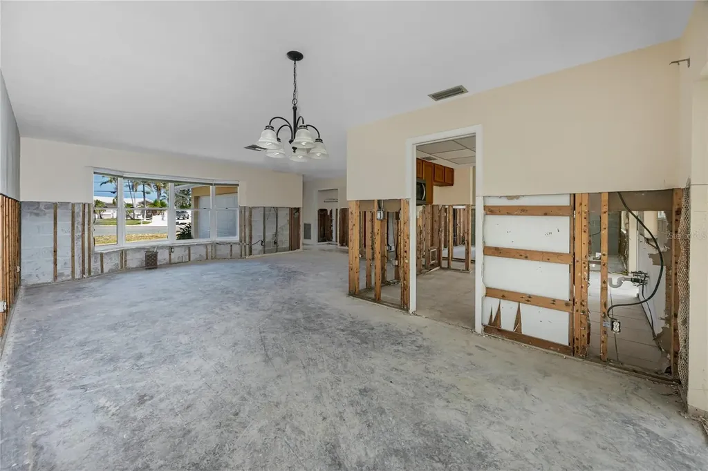 11465 7th Street E Treasure Island FL 33706