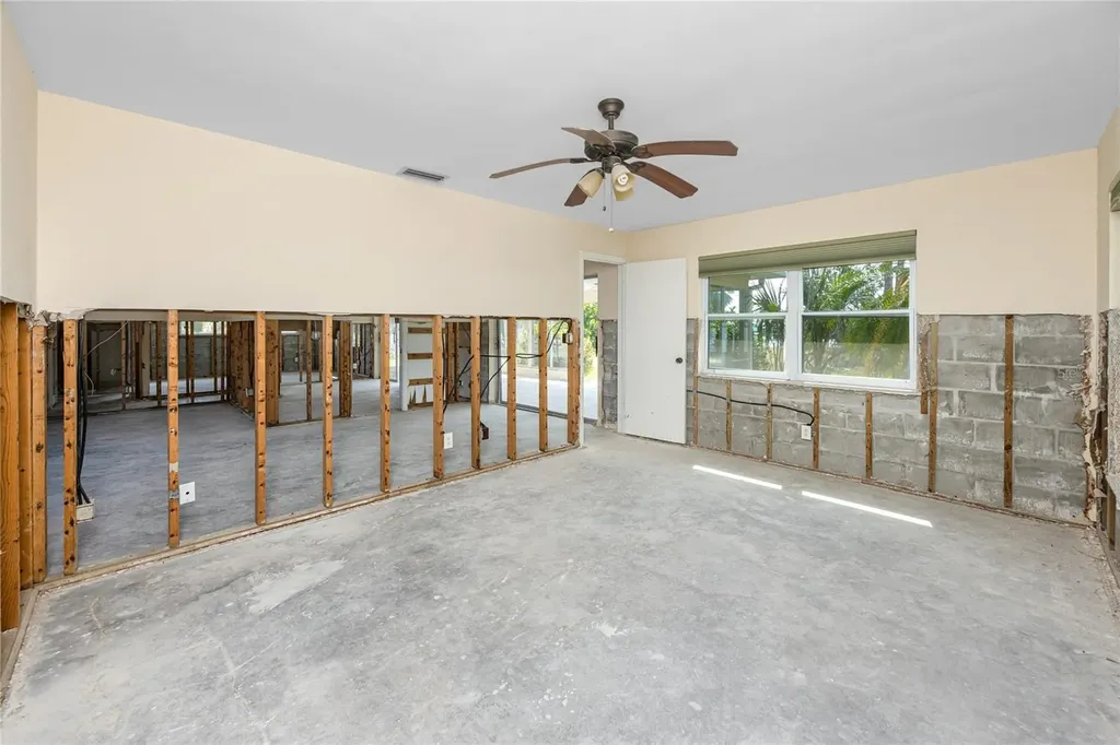 11465 7th Street E Treasure Island FL 33706