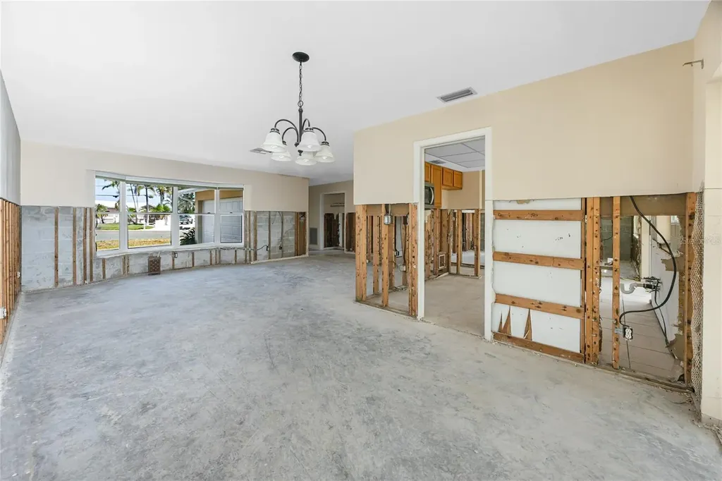 11465 7th Street E Treasure Island FL 33706