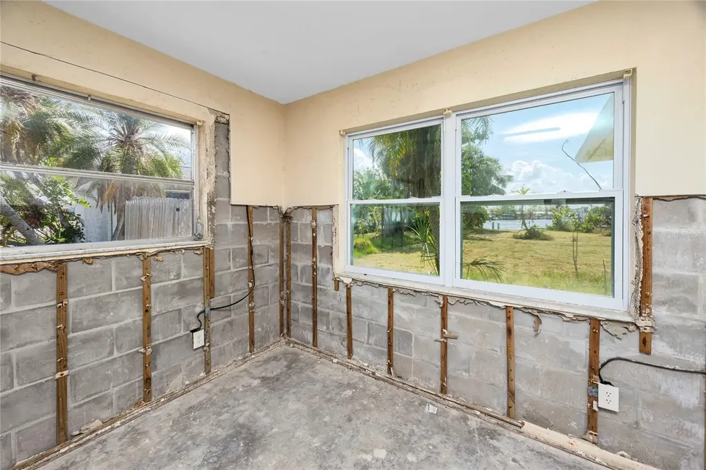 11465 7th Street E Treasure Island FL 33706