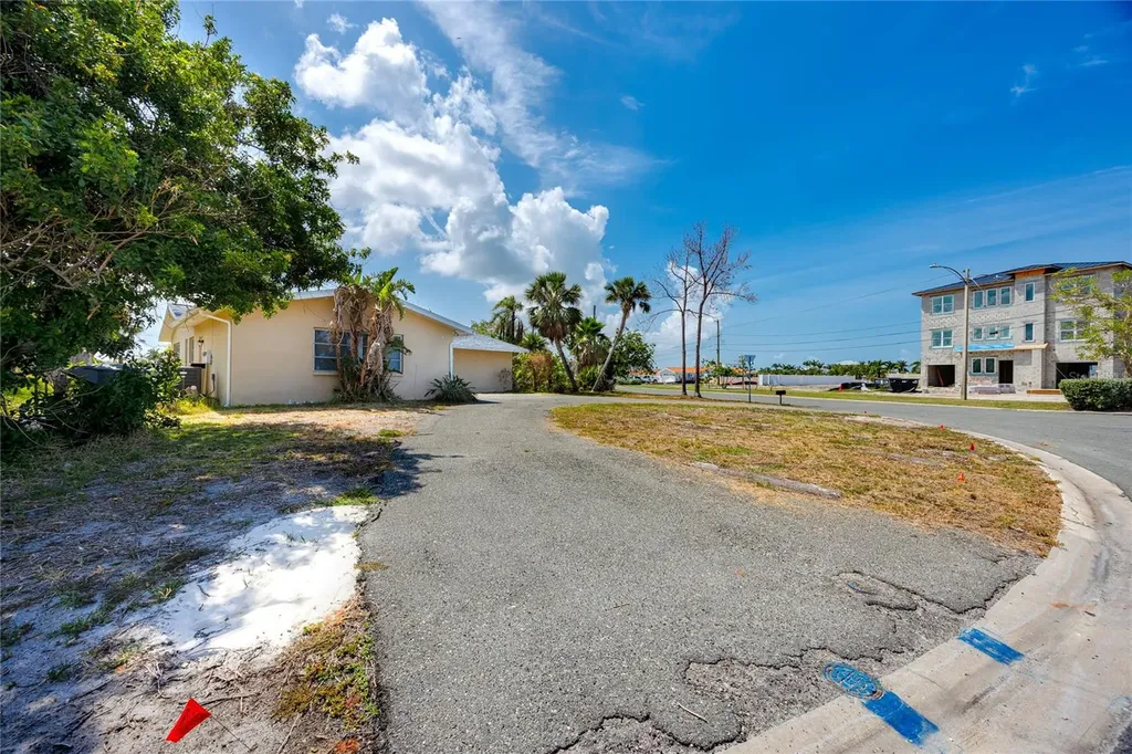 11465 7th Street E Treasure Island FL 33706