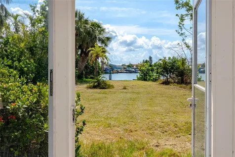 11465 7th Street E Treasure Island FL 33706