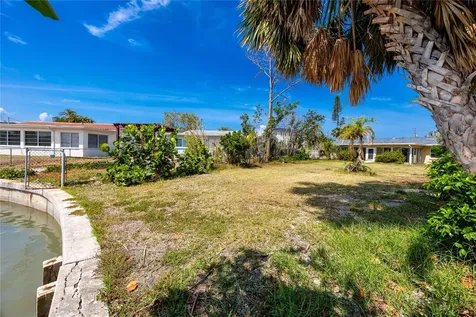 11465 7th Street E Treasure Island FL 33706