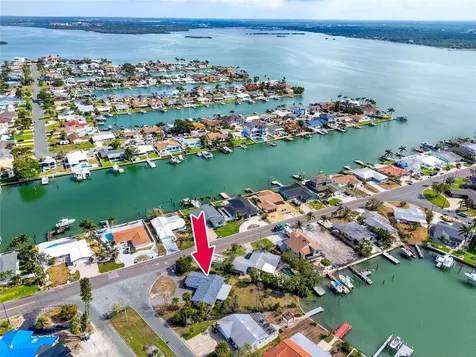 11465 7th Street E Treasure Island FL 33706