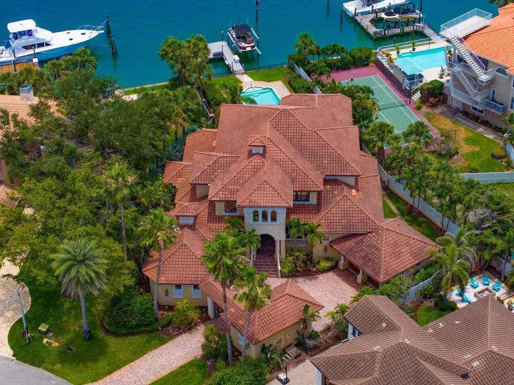 841 Ponce De Leon Drive St Petersburg FL 33715