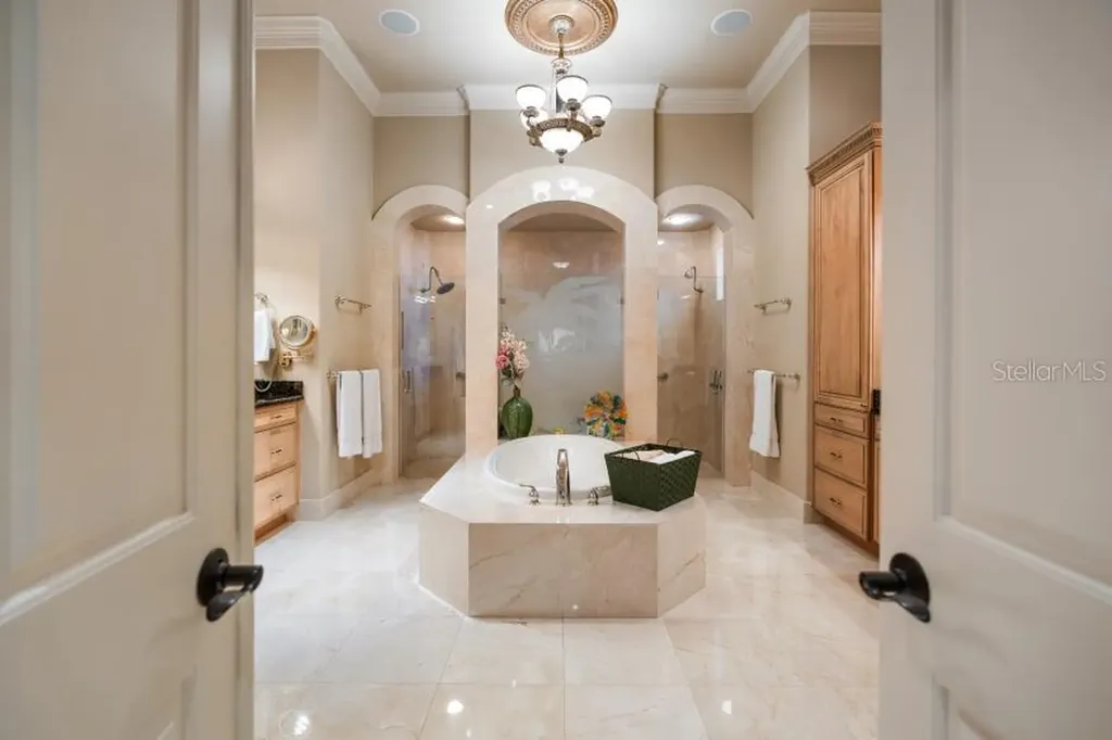 841 Ponce De Leon Drive St Petersburg FL 33715