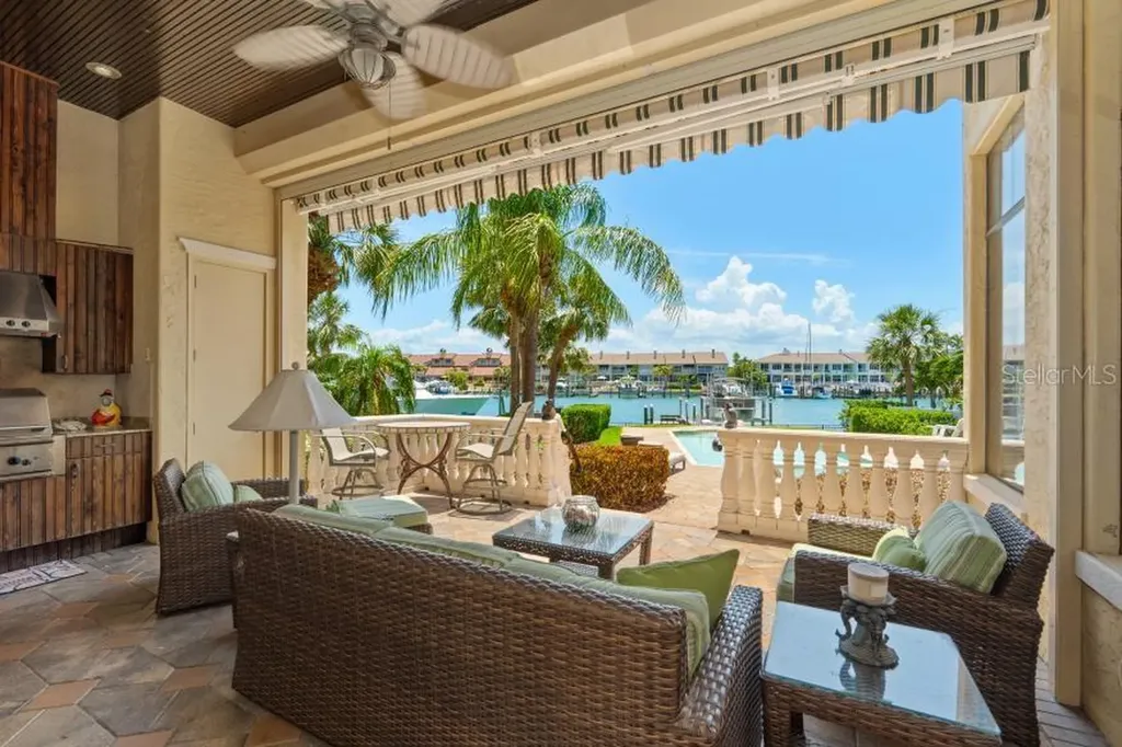 841 Ponce De Leon Drive St Petersburg FL 33715
