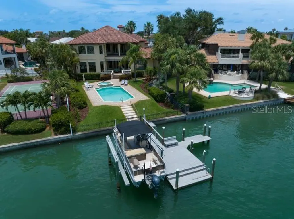 841 Ponce De Leon Drive St Petersburg FL 33715